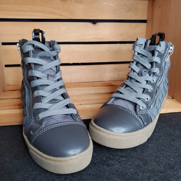 4) JUICY COUTURE Women's Quilted High-Top Sneakers Sz. 7 - Picture 4 of 10